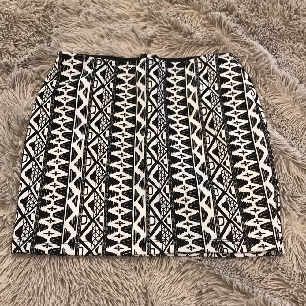 Forever 21 Black & White Velvet Mini Skirt